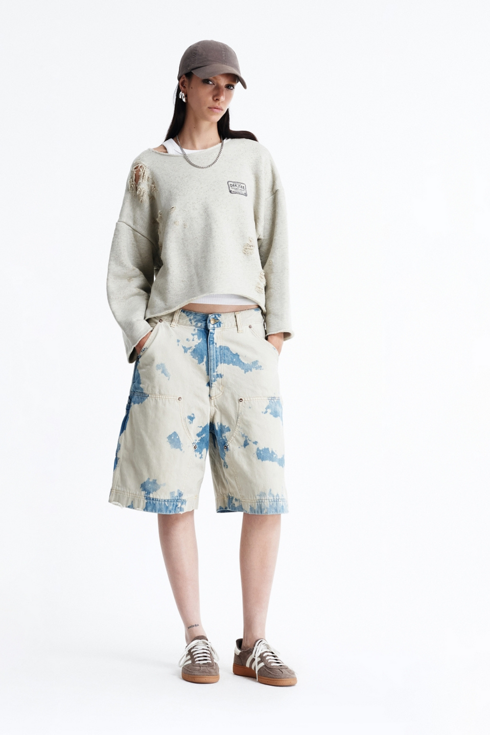 LOOSE 000AIS Sweatshirt by Washington Dee Cee