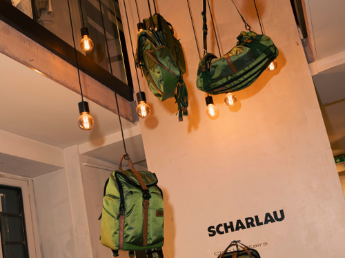 CLAN UPSTAIRS MEETS SCHARLAU