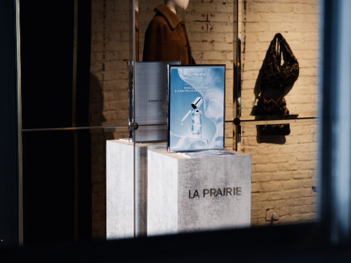 CLAN UPSTAIRS MEETS LA PRAIRIE
