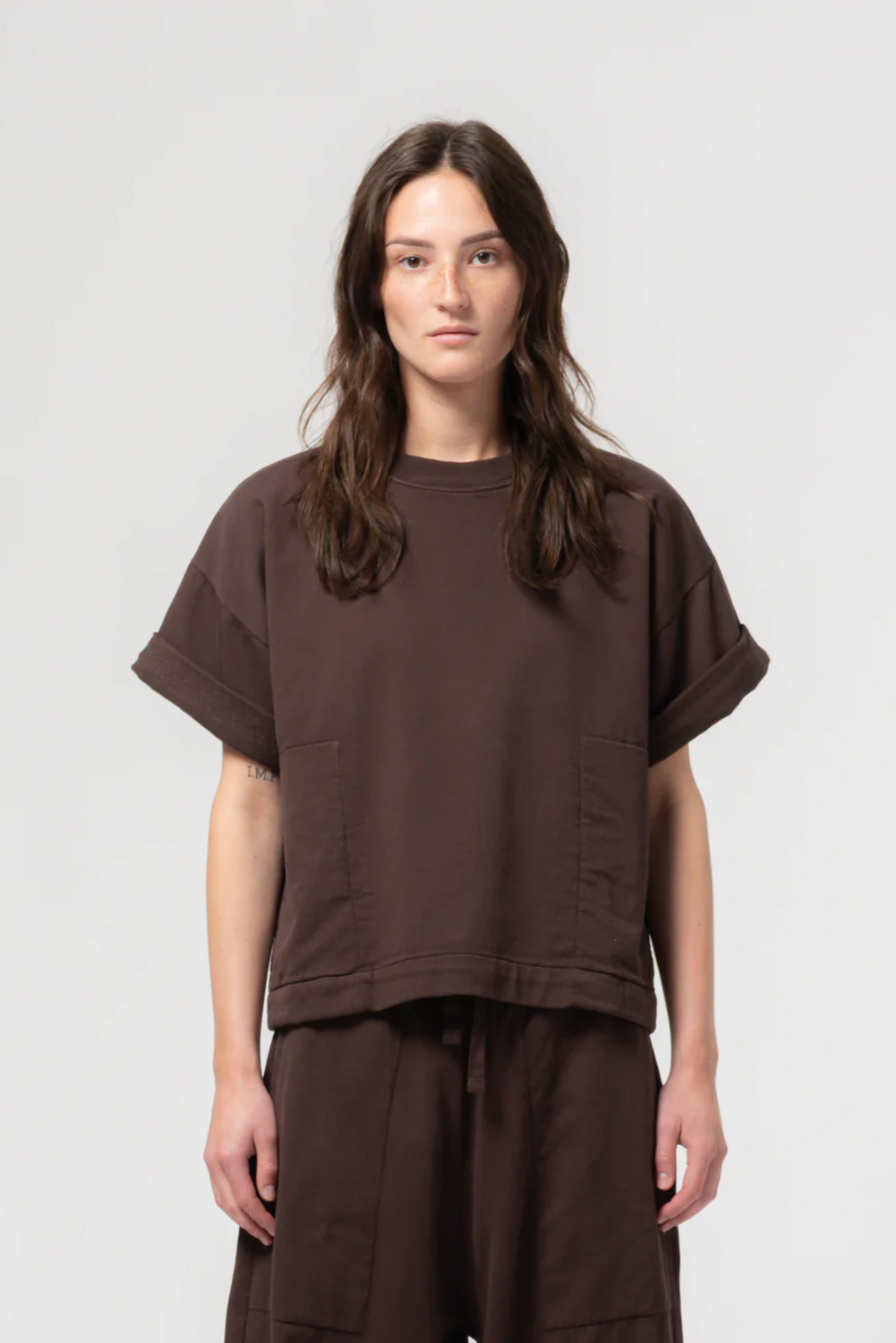 BOXY & CROPPED T-SHIRT COFFE BROWN by EAT DUST